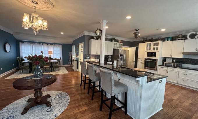 Chesapeake City House | Hook Wine & Sinker~sleeps 14 to 16 š¤ includes slip at Inn š¤water views!