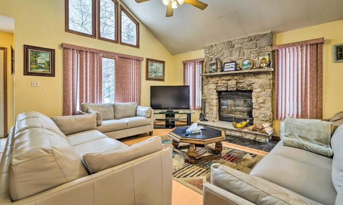 Pocono Mountain Lake House | Hot Tub and Deck Pet-Friendly Poconos Getaway!