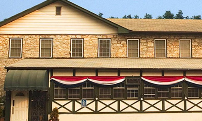 Mount Holly Springs Hotel | Hotel ∙ 4 guests