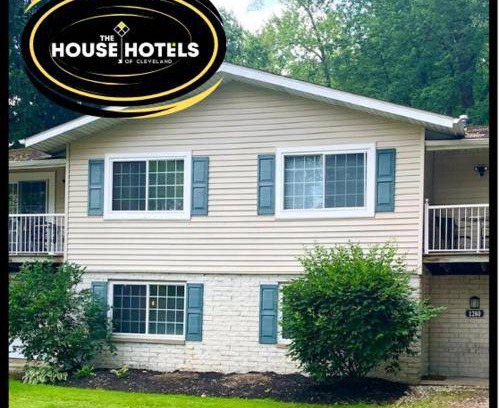 Akron House | House ∙ 3 bedrooms ∙ 8 guests