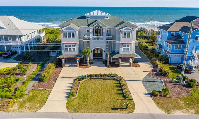 North Topsail Beach House | House ∙ 8 bedrooms ∙ 26 guests
