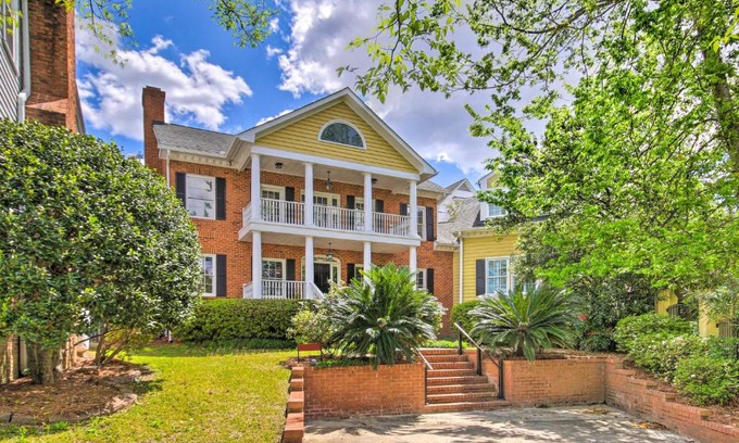 Columbia House | Idyllic Colonial Home - Walk to USC Campus!