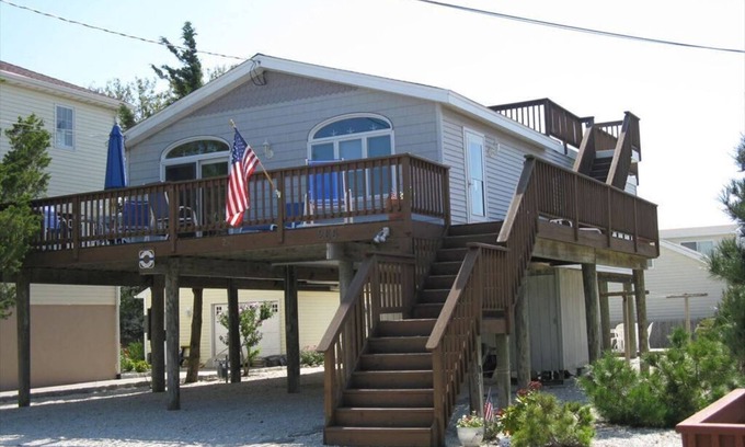 Surf City House | Immaculate raised ranch style home located on the bayside in Surf City