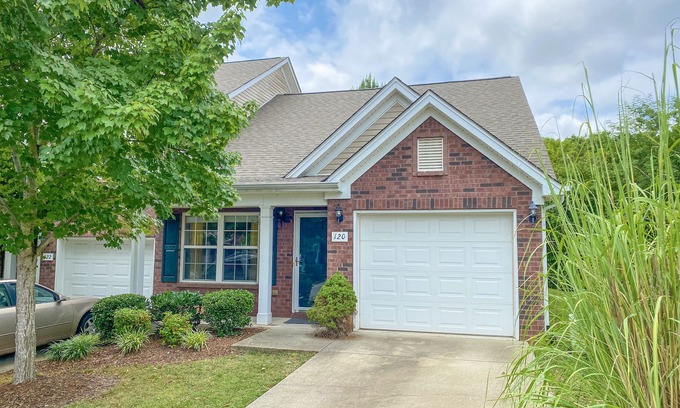 Nashville Condo | L๐K! 2 BR/2.5 bath Condo Near Lake & Airport