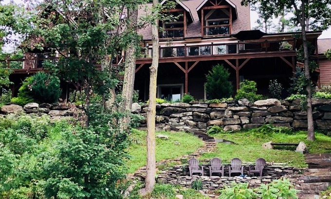 Greentown House | Lake Wallenpaupack Lakefront Home With 4 master bedrooms facing lake