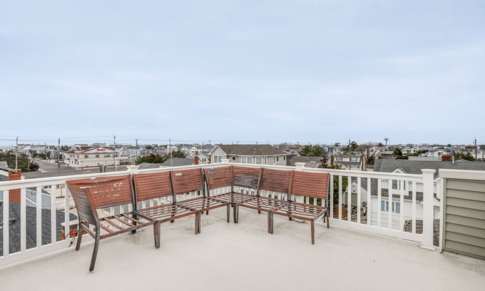 The Dunes House | Long Beach Island Townhome w/Rooftop Deck & Grill