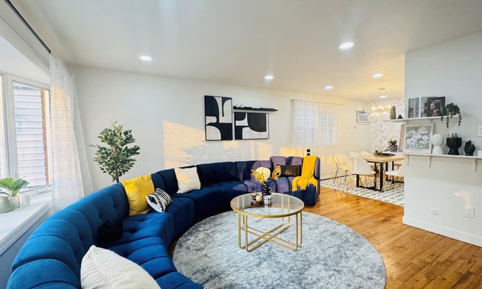 The Heights Condo | Luxurious Designer's Home 4 Bed 3 bath with Gaming Rm