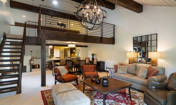 Elkhorn Village Condo | Luxury 3 bedroom + loft located on Dollar mountain in Elkhorn w/pool & hot tub