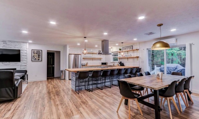 Long Pond House | "Magnolia Country Modern" - Open Concept w 7 BRs
