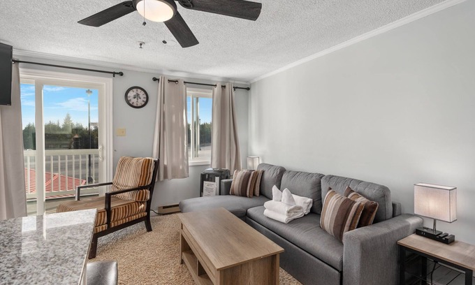 Snowshoe Condo | ML219|1BR,Ski In/Out, Fire place, Ballhooter lift