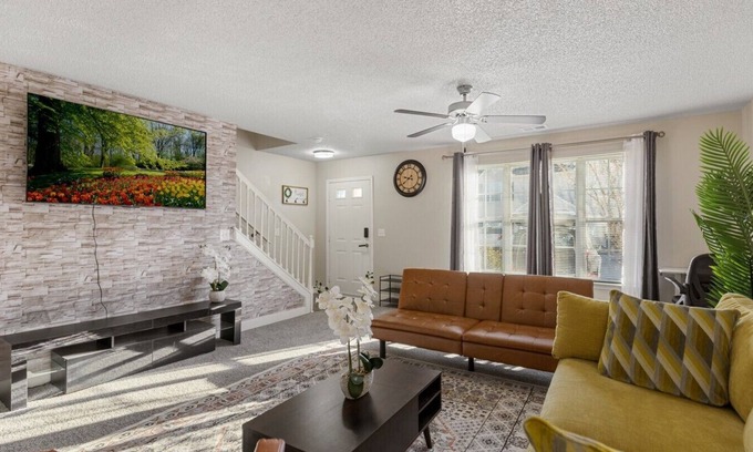 Sans Souci House | Modern and Comfy 3BR 2Bath Townhome, near Greenville Downtown