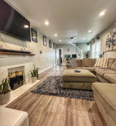 Columbus House | Modern Luxe 3BR 1BA with Bar 7