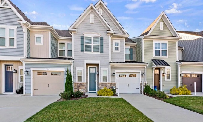 Millville House | Modern Townhouse with Pool Gym & Tennis Near Beach