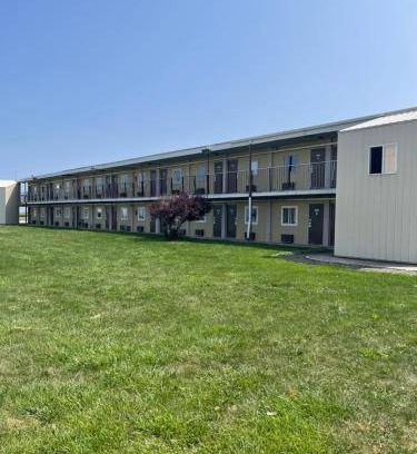 Mattoon Hotel | Motel ∙ 6 guests
