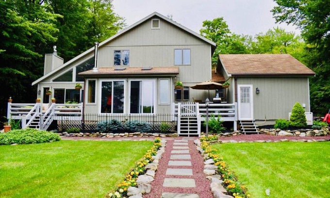 Blakeslee Apartment | Mt. Maplewood Lake House Apt.