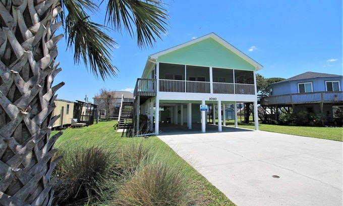 Surf City House | "My 4 Beaches" Pet Friendly Cozy Topsail Island Home in Surf City, NC