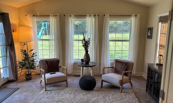 Port Matilda House | New 4-bedroom house in Port Matilda, WiFi, AC, close to town & Beaver stadium
