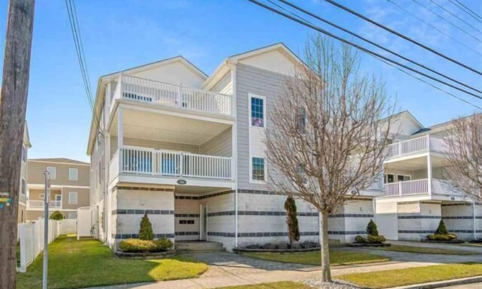 North Wildwood Condo | Newly updated 3 bedroom, 2 bath property 1 block to ocean!