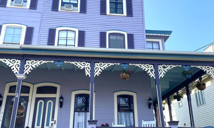 Cape May Apartment | One Bedroom flat 1 block from Beach & 3 blocks from Washington Square