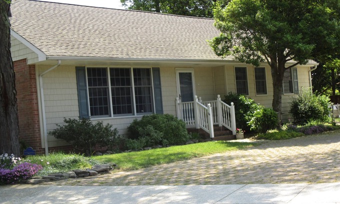 Rehoboth Beach House | Only 1.5 Blocks To Ocean, 1-3 blocks of restaurants, shops, bars. Come enjoy!