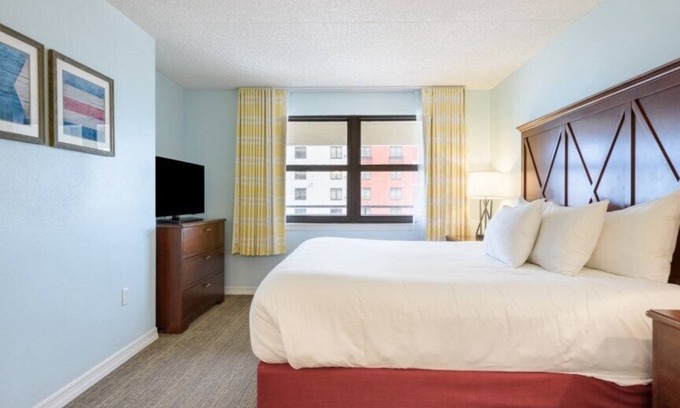Atlantic City Condo | Opulent Club Wyndham Skyline Tower, 2 Bedroom Deluxe Suite, A Mile to Delectable Restaurants