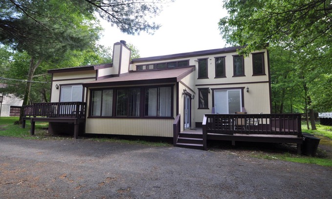 Albrightsville House | Perfect Getaway In The Poconos! (House #1) HotTub ! Gameroom! WiFi !
