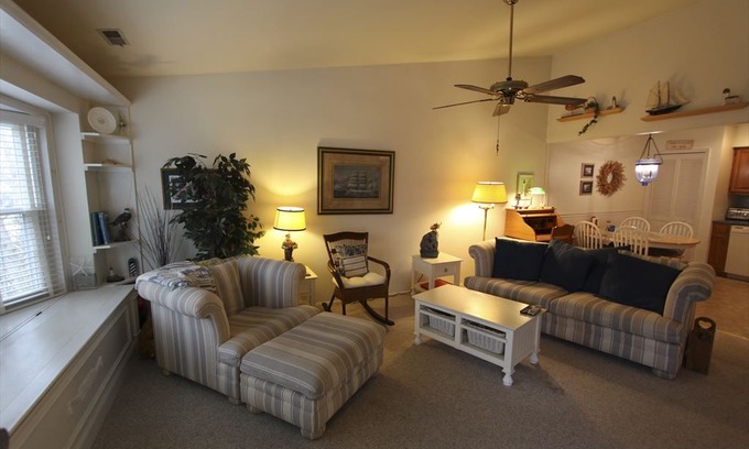 Village Green House | PET FRIENDLY - 1220 B Vermont Avenue