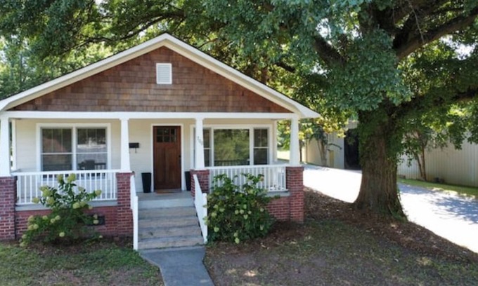Villa Heights House | Pet Friendly Cozy NoDa Bungalow with Fenced in Backyard