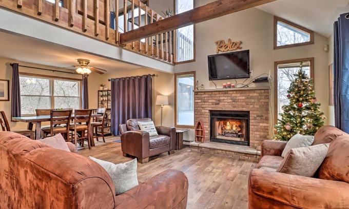 Albrightsville House | Poconos Escape with Hot Tub Less Than 7 Mi to Ski Slopes!