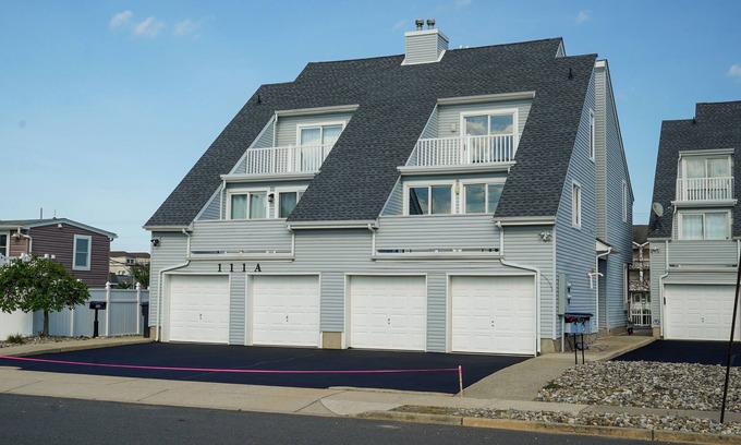 Ortley Beach Condo | Prime location beach stay! Fully updated, just steps to all you need! Sleeps 10+