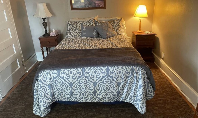Frostburg Resort | Private room ∙ 1 guest