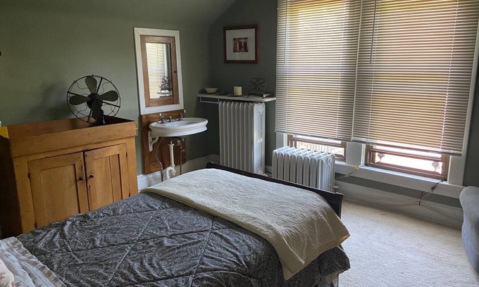 Downtown Toledo Resort | Private room ∙ 1 guest