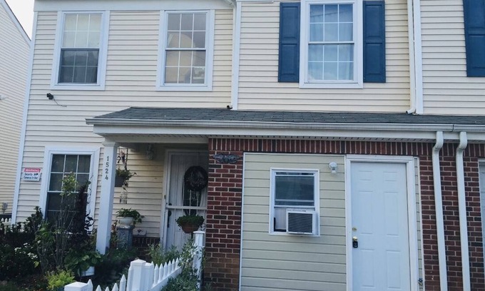 North Philadelphia West Resort | Private room ∙ 2 guests