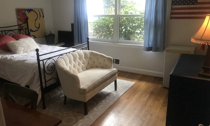 Lake Barcroft Resort | Private room ∙ 1 guest
