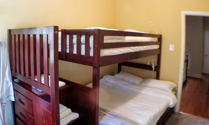 Downtown Baltimore Resort | Private room ∙ 2 guests