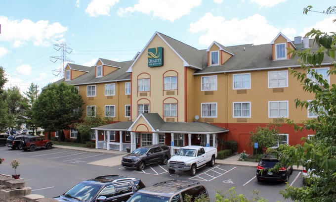 Sharonville Hotel | Quality Inn & Suites Cincinnati Sharonville