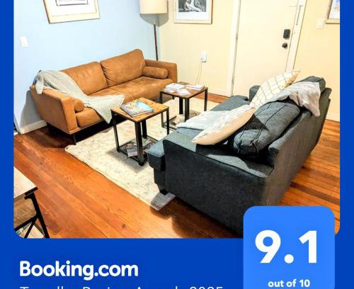 Cumberland House | Relaxing Rustic Oasis, Unit A - 6 minute walk to Downtown! Pet-friendly & Cyclists Welcome!