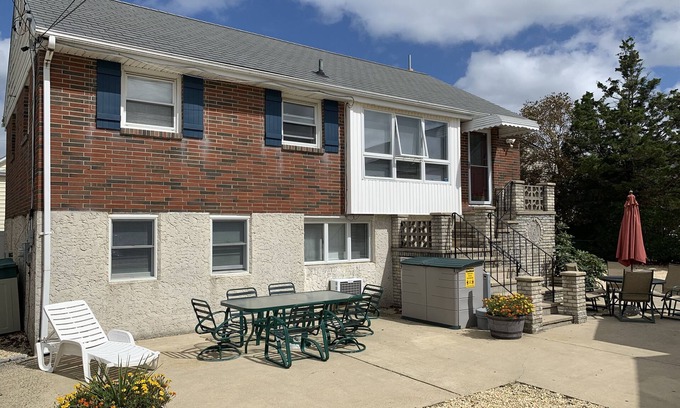 Seaside Heights House | Seaside - 6+Bedroom house with beach badges & off street parking - walk to beach