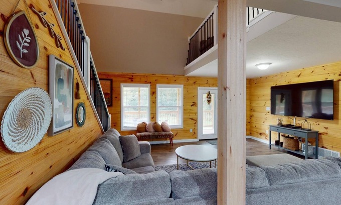 Logan Cabin | Secluded modern cabin, with hot tub