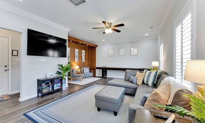 East Ocean View House | Shuffleboard! Big Yard + Walk to Beach! Spacious and Clean!