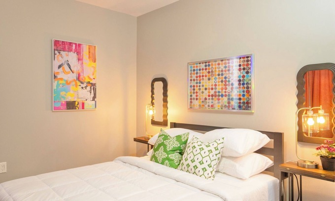 Newark Apartment | Sky Walk at The Hillside/3BR Suite Near NYC and Newark Airport Sleeps 8
