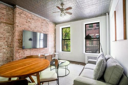 West Village Apartment | Sophisticated 2BD Apartment on Barrow Street, Greenwich Village