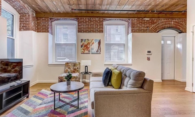 Northern Liberties Apartment | Spacious 2 BR in Northern Liberties