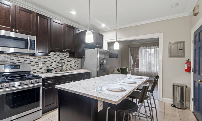 North Bergen Apartment | Spacious 3-bedroom apartment with AC in North Bergen close to NYC