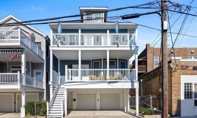 Ventnor City House | Spacious 7-bedroom house in brilliant Ventnor City