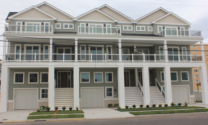 Cape May - Wildwood House | Spacious beachblock house with pool, oceanview, 4 decks near boardwalk