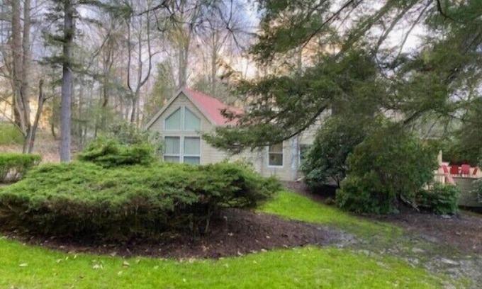 Greentown House | π²π£ββοΈπ¦
Spacious Lake Cottage MSTR Suite LRG Deck Lake Wallenpaupack