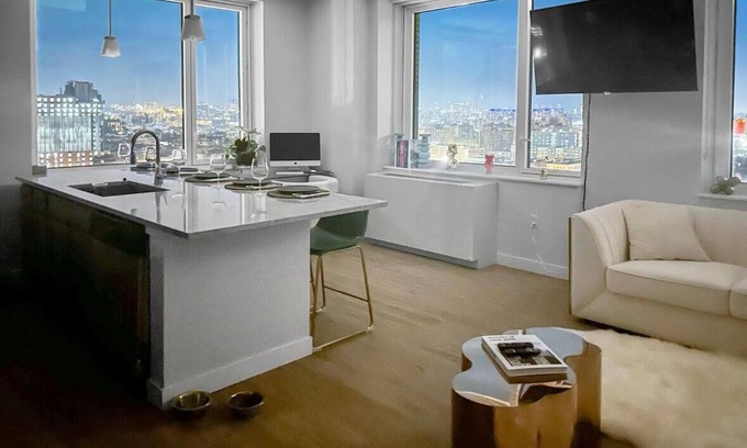 East Harlem Apartment | Spacious stylish 3-bedroom with AMAZING 360 views of Manhattan 2 min from train