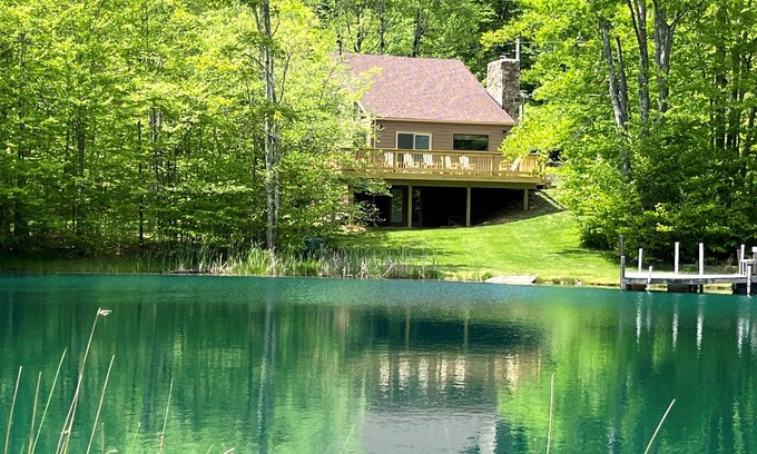 Timberline House | SS12-Bass, Blue Grill, and Catfish Pond! Hot Tub! Dolly Sods Access!