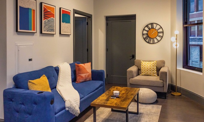 Downtown Pittsburgh Apartment | Steelers Fans’ 1BR – Downtown & Stadium Close